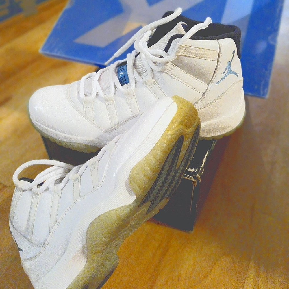Air Jordan 11 retro white/legend blue size 8